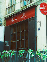 La façade bordeaux de Nomadic, rue de l'Aiguillerie